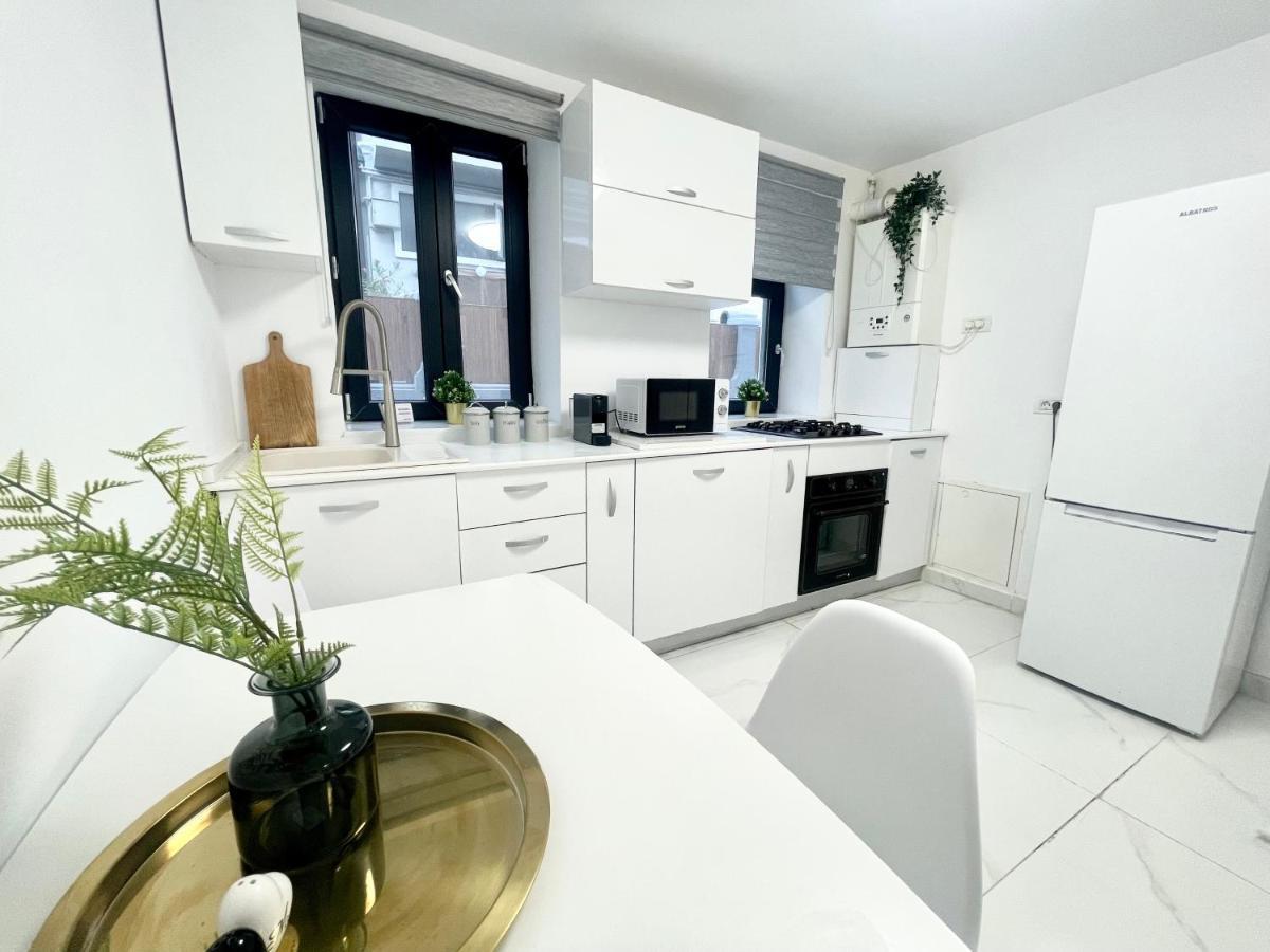 Apollo 1 Apartment Bukares Bagian luar foto