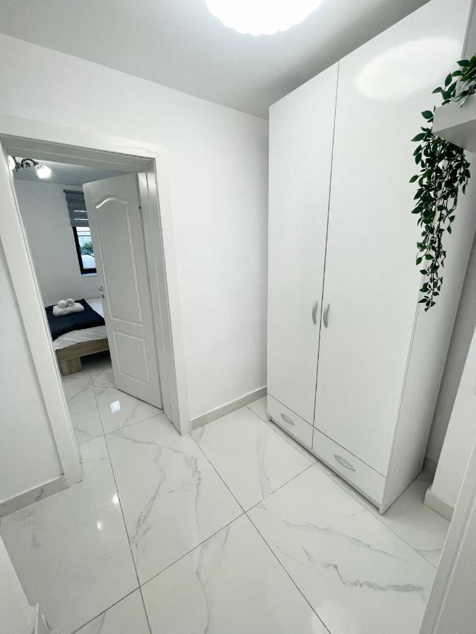 Apollo 1 Apartment Bukares Bagian luar foto